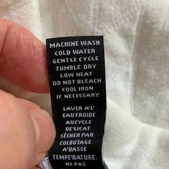 Jones New York quilted  white,short dressing gown with inside and outside tie - Picture 5 of 5